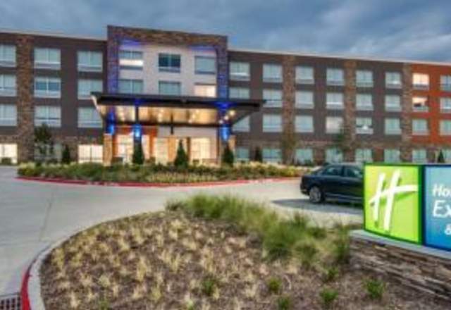 Holiday Inn Express & Suites Dallas North - Addison