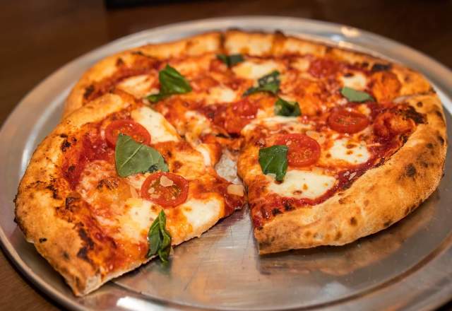 Pizza by Sabatinos
