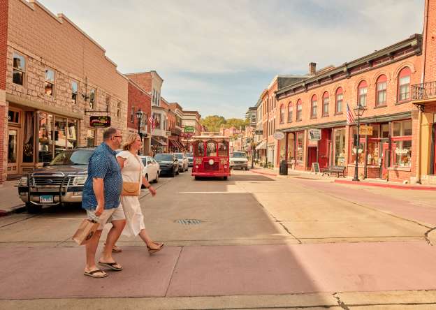 Couple shopping in downtown Galena, IL