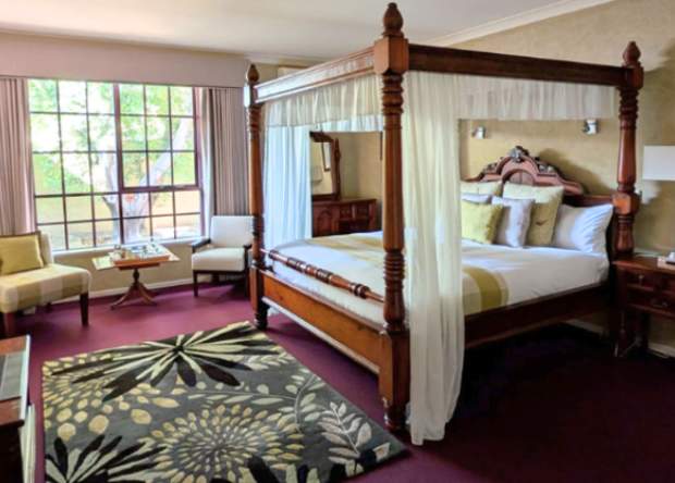 Mahogany Inn & Distillery | King Room