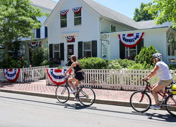 The Ultimate Guide to Biking on Martha’s Vineyard: Where to Rent and Ride