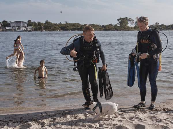 In New York City, scuba divers' passion for the sport becomes a mission to collect undersea litter
