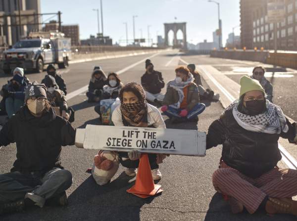 Gaza cease-fire protests block New York City bridges, and over 300 are arrested