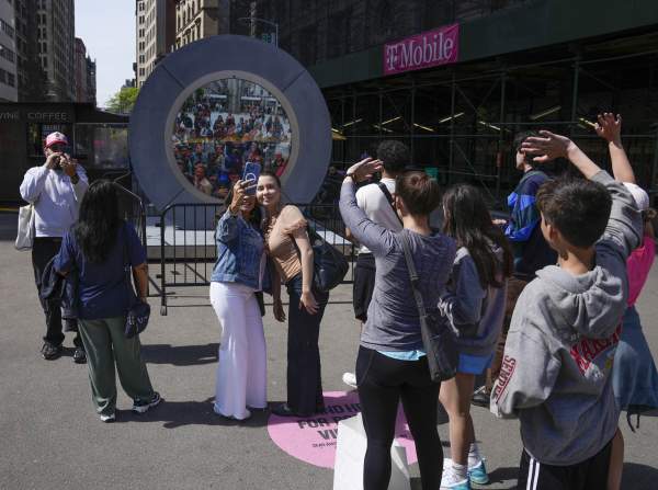 Sidewalk video 'Portal' linking New York, Dublin by livestream temporarily paused after lewd antics