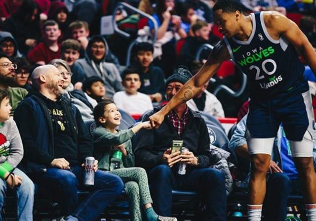 Iowa Wolves vs Long Island Nets