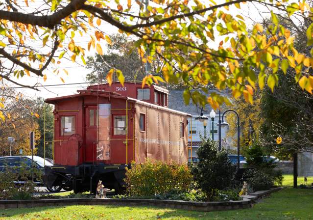 The Old Caboose - Vienna - Fall