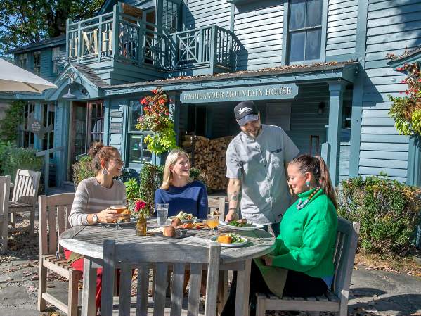 Outdoor Dining in Highlands