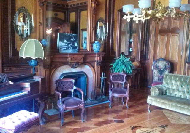 Guided Tours at Lippitt House Museum