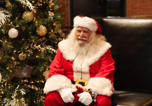 Holiday Visit with Santa: Bellini Brunch & Festive Photos at The Beatrice Hotel