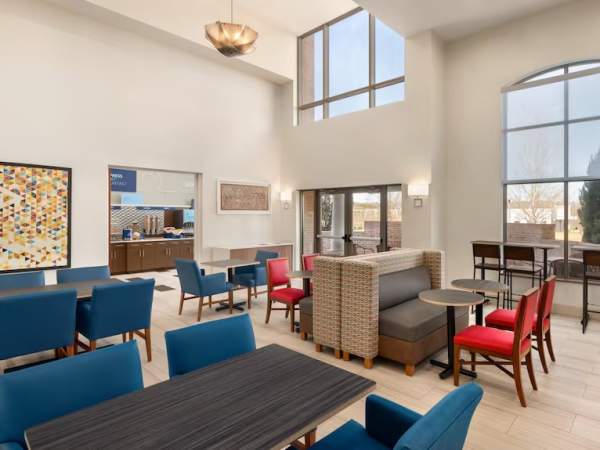 Holiday Inn Express & Suites Opelika Auburn