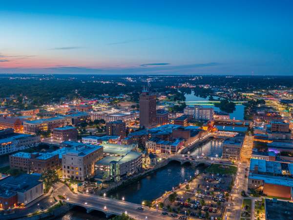 Fall Nights in Aurora: Casinos, Cocktails & Live Entertainment