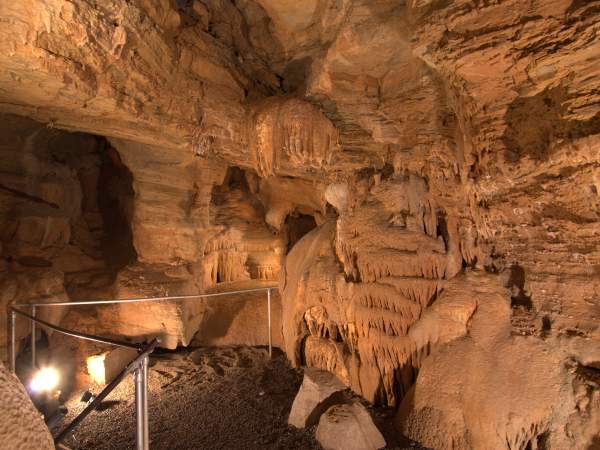Lincoln Caverns - Lincoln Caverns & Whisper Rocks