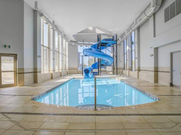 Holiday Inn Express & Suites Woodstock