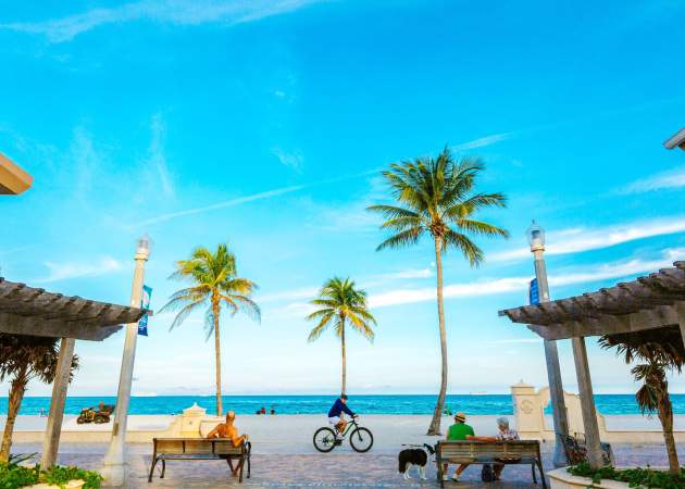 Bike ride on Hollywood Beach