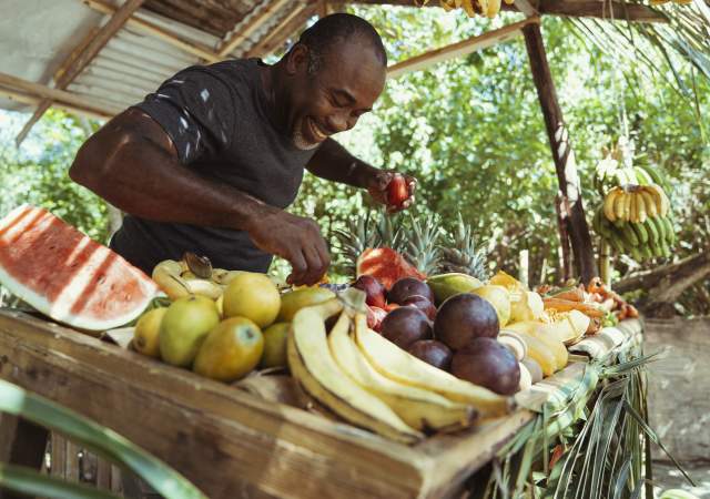 115_JTB_Cuisine_Fruit_Stand_smile