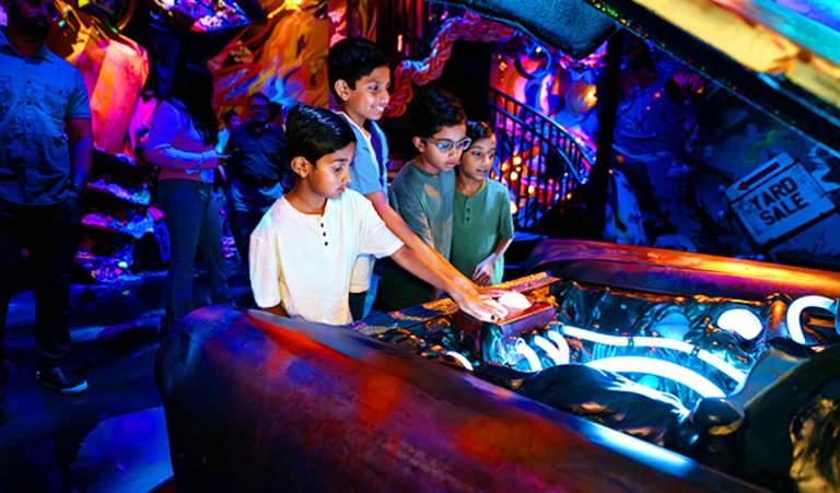 Meow Wolf’s Radio Tave