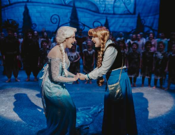 Anna and Elsa from frozen in ALT's frozen performance