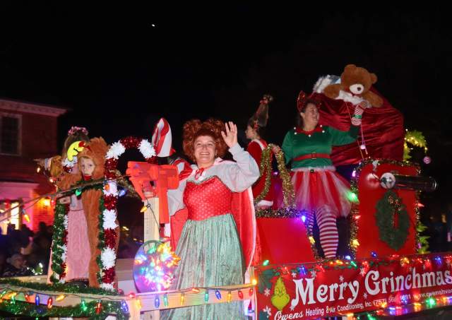 Catch the 2025 Williamsburg Christmas Parade