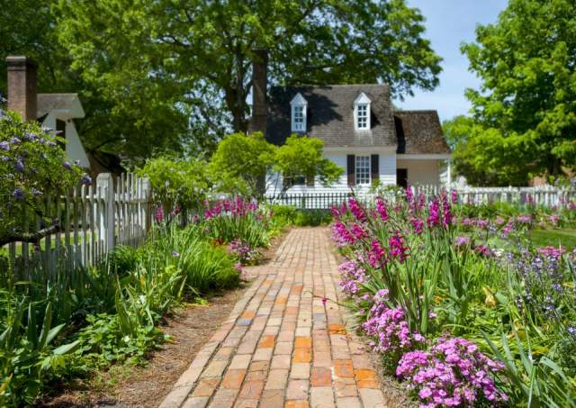 Visit Williamsburg's Gardens