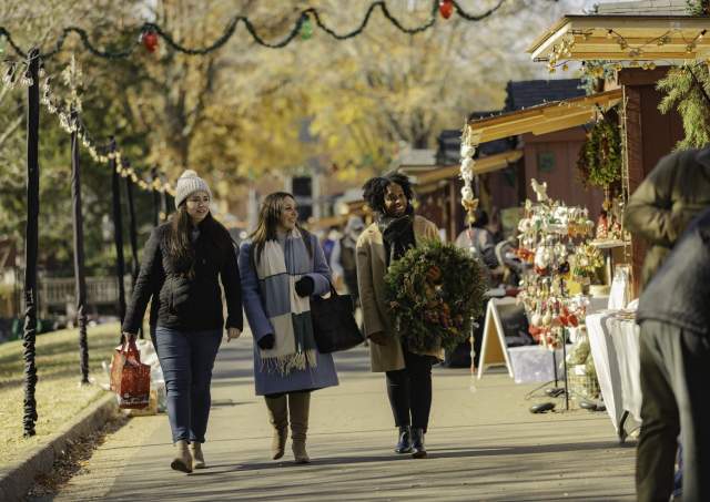 Festive Christmas Markets in the Williamsburg Area