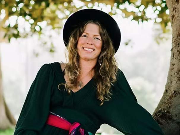 Cat Terrones w/ Kate Farmer