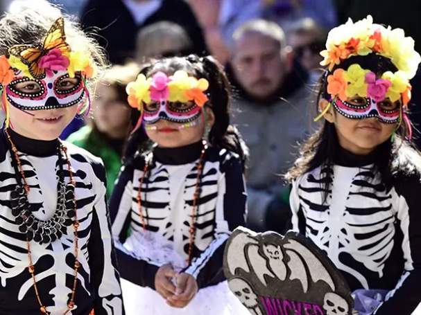 Día de Muertos Family Celebration