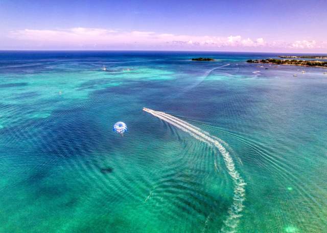034_JTB_Digital_Gems_Negril_Parasailing