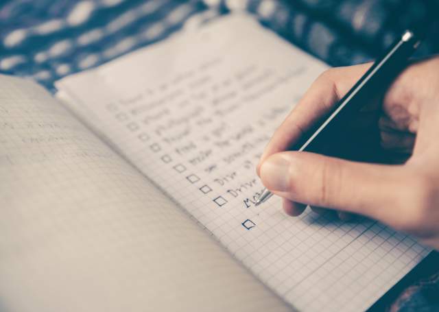 Meeting-Planner-writing-down-notes-for-their-next-meeting