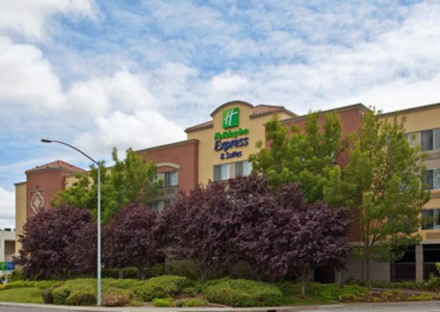 Holiday Inn Express & Suites Belmont