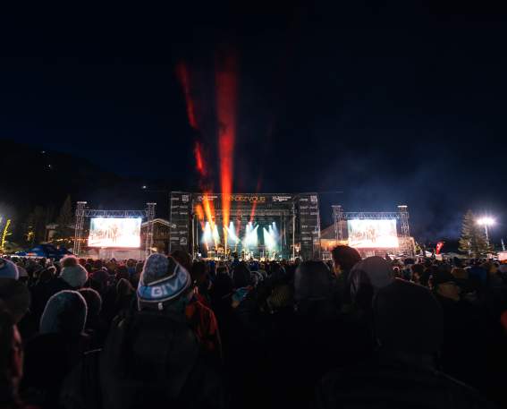 rendezvous fest at night