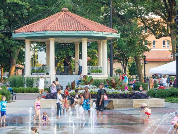 Kids playing in the interactive fountains at Washington Park (photo: CincinnatiUSA.com)