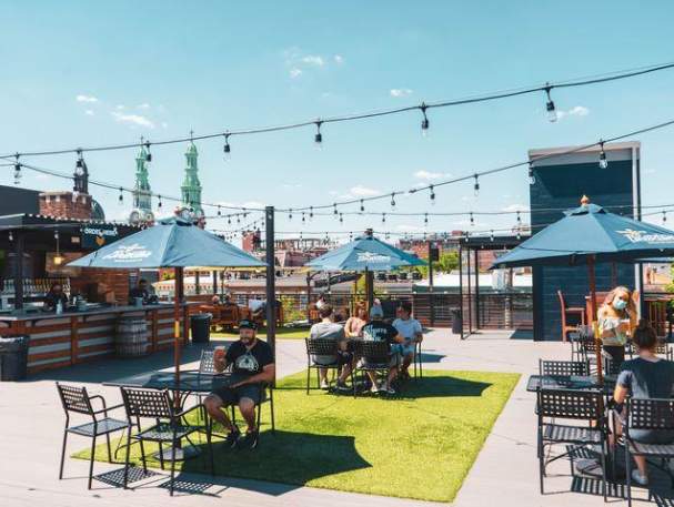 Rooftop bar at Braxton Brewing (photo: provided by Braxton Brewing)