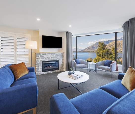 Premier Penthouse at Oaks Shores Queenstown with Remarkables in the background