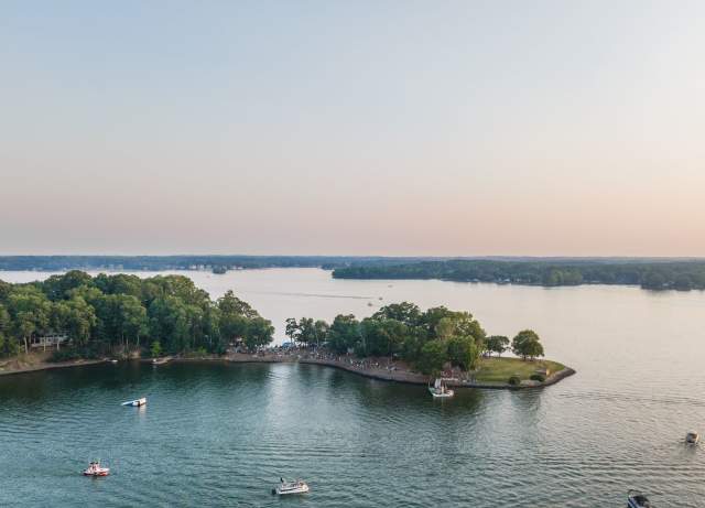 How to Spend a Day on Lake Wylie in South Carolina