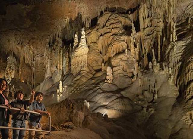 Natural-Bridge-Caverns-Featured-2