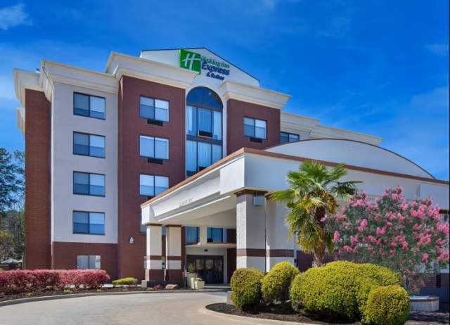 Holiday Inn Express & Suites Birmingham - Inverness 280