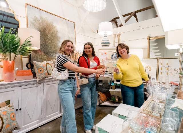 Girls’ Getaway in Clarksville, TN: Where to Stay, Shop, Sip & Unwind