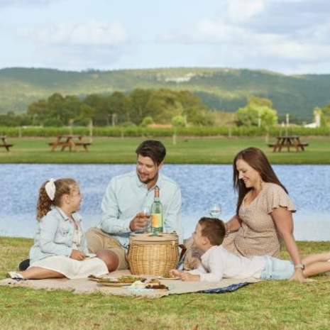 Family picnic at Oakover Grounds | Swan Valley