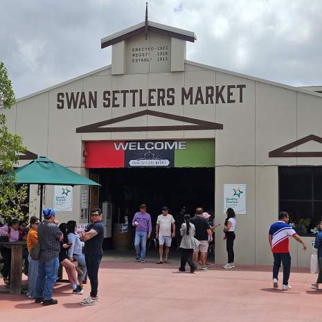 Swan Settlers Market