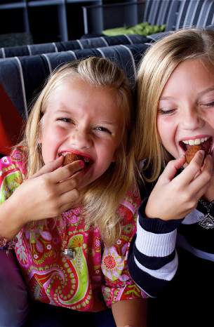 girls eating