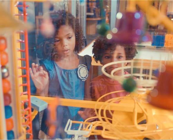 Kids looking at a display at the WonderLab in Bloomington