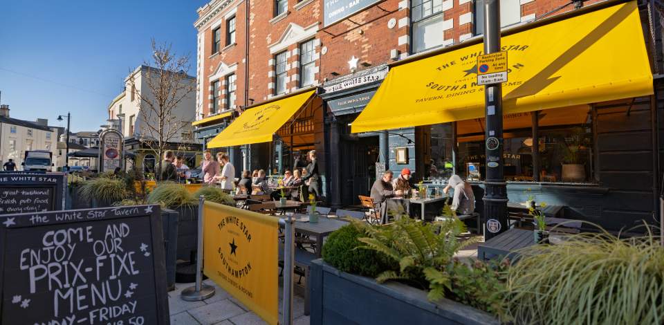 White Star Tavern outdoor seating area