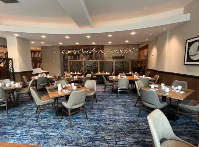 Acqua Lounge Dining Room at Marriott Waterway