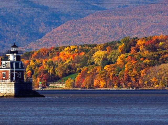 Hudson-Athens Lighthouse - Fall