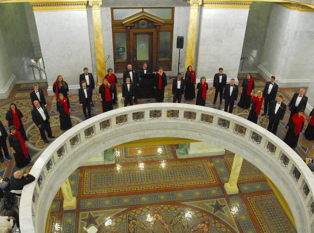 Heartland Sings Spirit of Christmas 2017 Allen County Courthouse