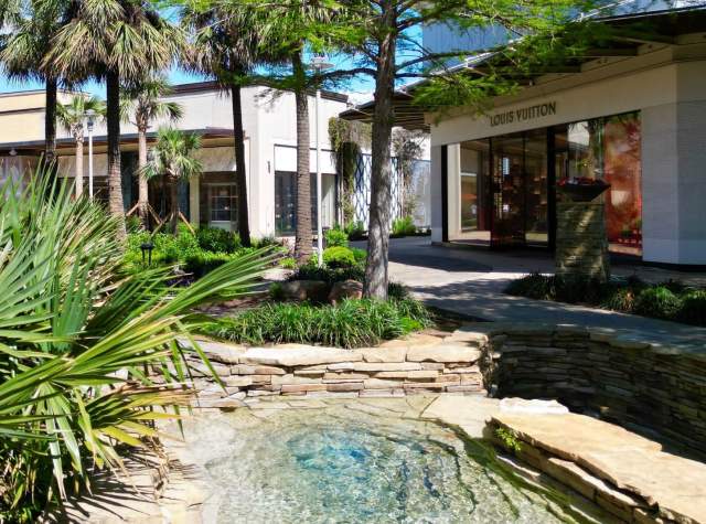 Outdoor shopping mall with water fountain