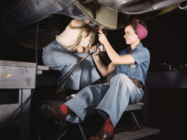 Women Working on Aircraft