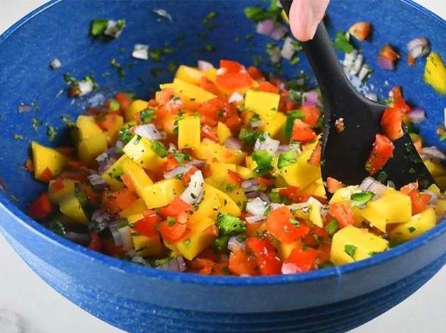 Dave's Fresh Marketplace: Fresh Mango Salsa