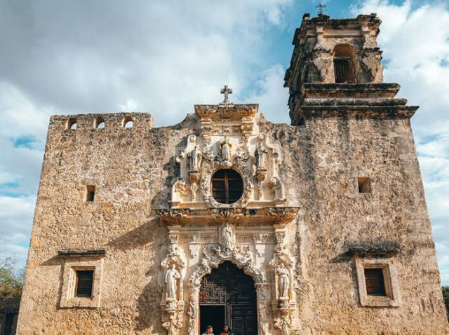 San-Antonio-Missions-National-Historical-Park-3-700x789