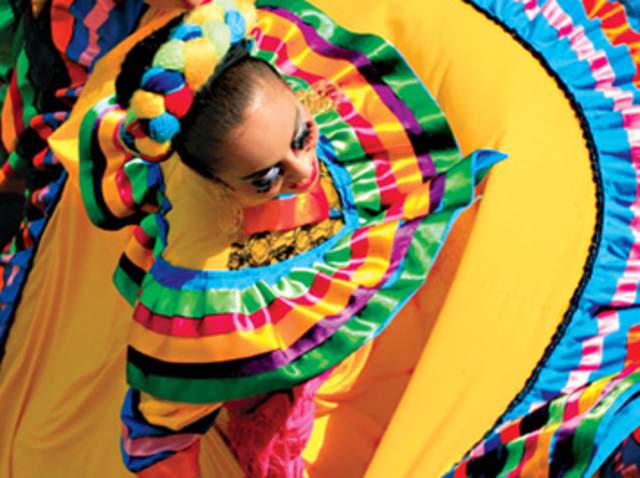 folklorico dancer